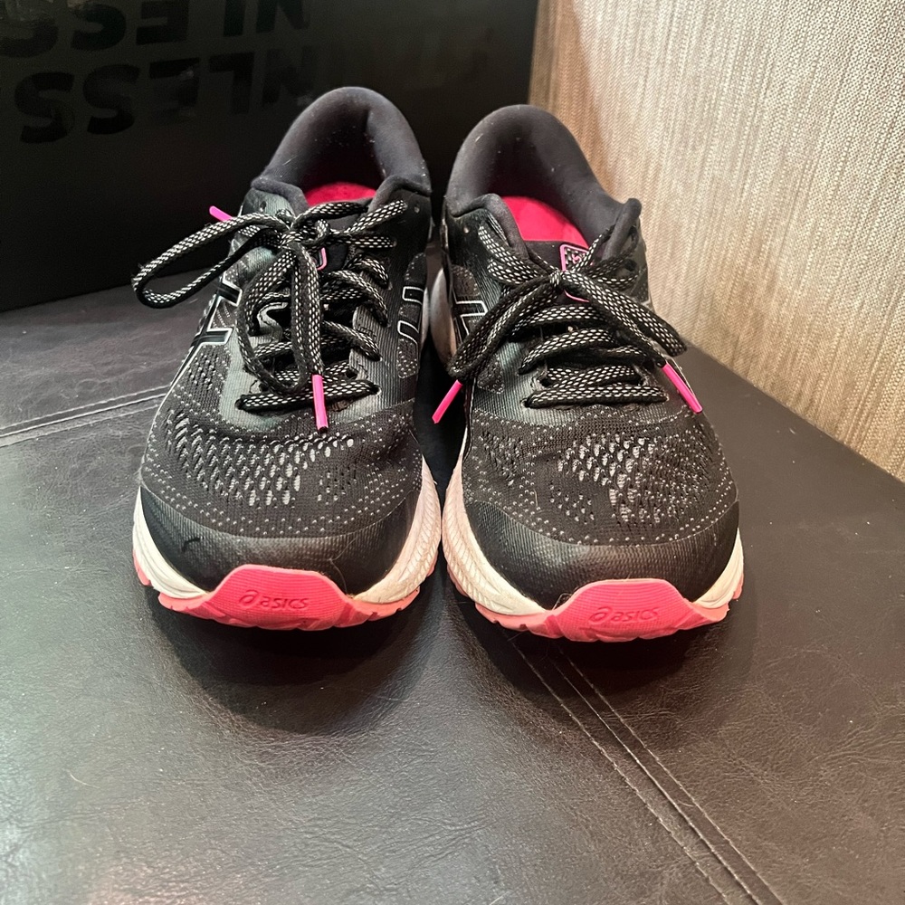 Womens tennis shoes
